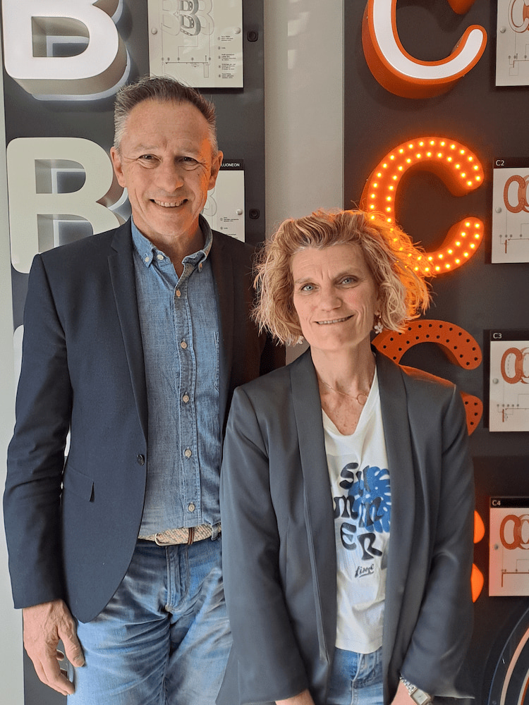 Pierre Cahuet Directeur de Fluo Néon et Loetitia Delhommeau